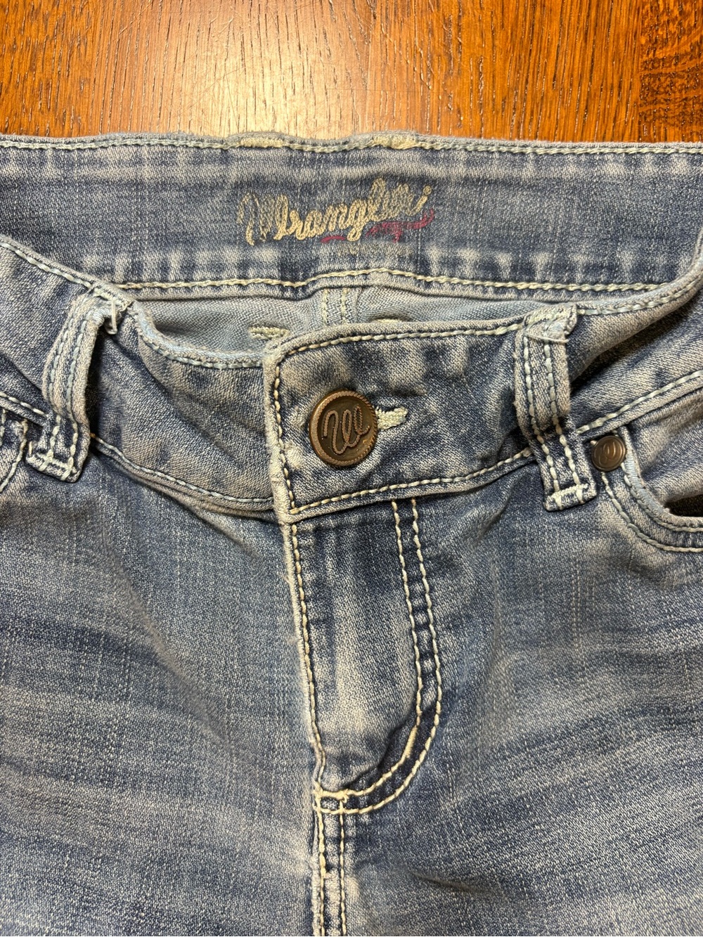 Wrangler Light Blue Denim Jeans with Branded Rivet - Picture 4 of 9